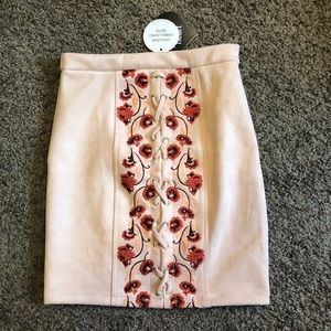 New high-waisted light pink skirt